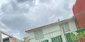 Casa abandonada, dirección de empresa consentida de Norma Layón, encargada del tanque colapsado