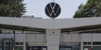 ¡Tercera es la vencida! trabajadores de VW aceptan aumento de 11%
