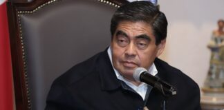 Condena Barbosa quema de patrullas en Calpan; advierte denuncias