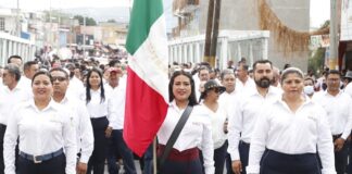 Muestra de confianza y organización comunitaria en el desfile de la Revolución Mexicana en Izúcar