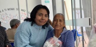 Entregan despensas a adultos mayores en Cuautlancingo