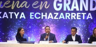 Entrega ayuntamiento de San Andrés Cholula nombramiento de visitante distinguida a Katya Echazarreta
