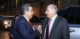 En Palacio Nacional, Sergio Salomón invita a Feria de Puebla 2023 y al Desfile del 5 de mayo