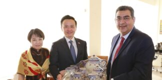 Estrecha gobernador Sergio Salomón lazos bilaterales con embajadores de China y Unión Europea
