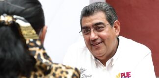 Con cercanía y calidez, Sergio Salomón atiende a poblanos en “Martes Ciudadano”