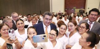 Enfermeras y enfermeros, fundamentales en el desarrollo de Puebla: Sergio Salomón