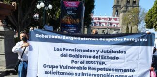 Burócratas pensionados claman por aumento