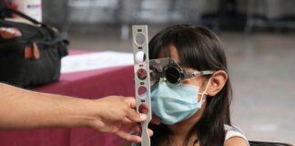 Con Jornada de Salud Visual, SEDIF beneficia a hijas e hijos de trabajadores