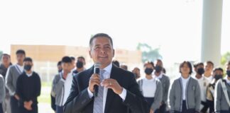 Encabeza Mundo Tlatehui ceremonia cívica en la primaria oficial Justo Sierra en San Antonio Cacalotepec