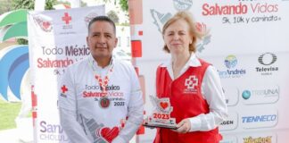 Presenta ayuntamiento de San Andrés Cholula y Cruz Roja la playera y medalla de la carrera Todo México Salvando Vidas