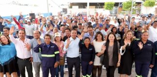 Entrega Mundo Tlatehui uniformes a personal de la Secretaría de Servicios Públicos