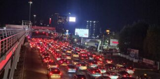 Caos vial generan vecinos de la Atlixcáyotl con cierre