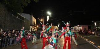 La caravana navideña inunda de color y calidez la ciudad