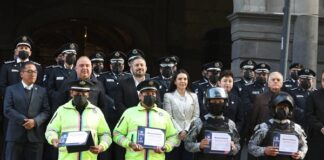 Ayuntamiento de Puebla reconoce a cuatro policías municipales tras detener a asaltantes