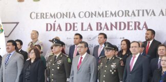 Preside Sergio Salomón ceremonia de Día de la Bandera en Puebla