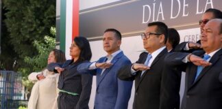 Encabeza Mundo Tlatehui ceremonia cívica en conmemoración por el día de la bandera