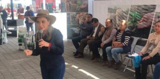 Paola Angon impulsa el campo; entrega fertilizante y semilla mejorada