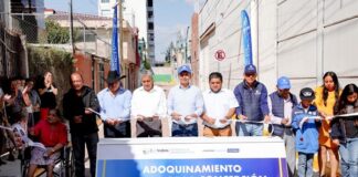 Entrega Edmundo Tlatehui adoquinamiento de privadas en la colonia concepción la cruz