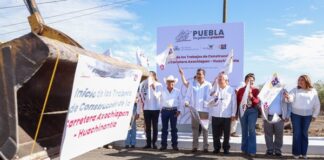 Gobernador Sergio Salomón da banderazo a la construccion de la carretera en Axochiapan