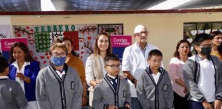 SMDIF Entrega apoyos visuales a alumnos de primarias del municipio