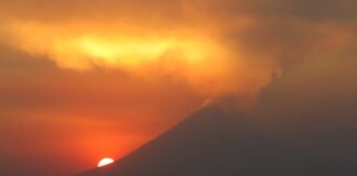Ceniza volcánica afecta nuevamente calidad del aire en Puebla