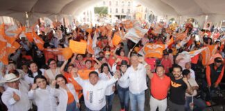Fer Morales y Zeferino Hernández son recibidos por las y los ciudadanos de Huauchinango.