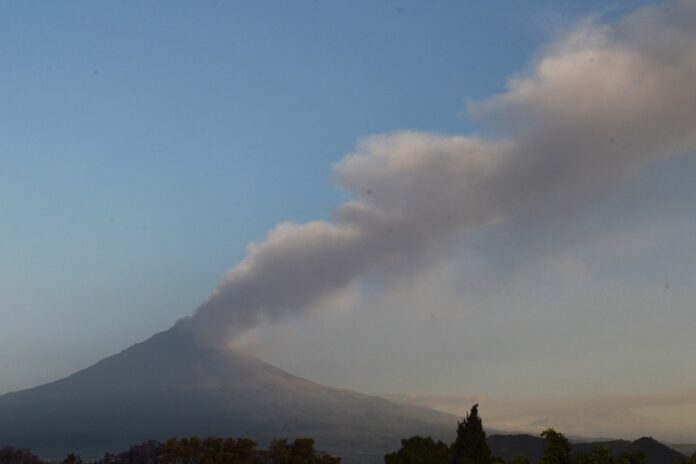 volcan-popocatepetl-fumarola-620903