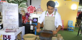 Riqueza artesanal y cultural de Tepeyahualco y Zacapoaxtla, presente en la feria de Puebla