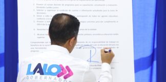 Lalo Rivera firma el compromiso por una educación con rumbo