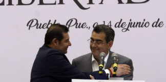 Reconocen Sergio Salomón y Alejandro Armenta papel de periodistas en Puebla