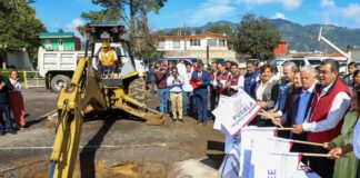 Sergio Salomón abandera construcción del techado de usos multiples en Teziutlán