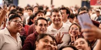 Los jóvenes visión de progreso en Puebla: Armenta