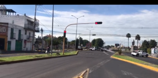 Grúas Crono protestan y bloquean accesos al municipio de Cholula