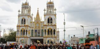 Huejotzingo vibra con color y tradición: desfile de catrinas y catrines reúne a más de mil 500 personas