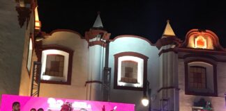 Encienden árbol de Navidad de 15 metros en San Pedro Cholula