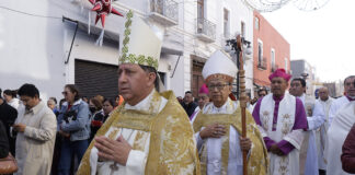 Eleva oraciones arzobispo Víctor Sánchez, por asesinatos en Puebla