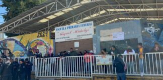 Suspenden votación en Chautenco; ciudadanos se confrontan con uniformados