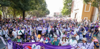 El clamor púrpura inunda Puebla: Un 8M de voces rotas y esperanzas renacidas