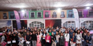 Impulsa Lupita Cuautle la inclusión con entrega de aparatos auditivos