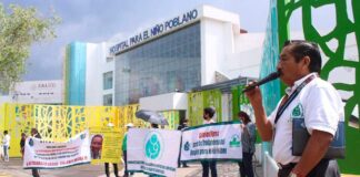 Enfermeros del Hospital del Niño Poblano se manifiestan