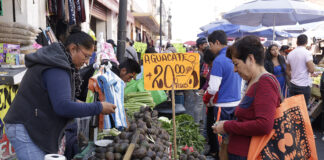 Gobierno y Ayuntamiento de Puebla van por reordenamiento de tianguis y mercados