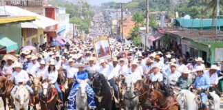 Gobernador Armenta se une a la cabalgata más grande en honor a San Isidro Labrador