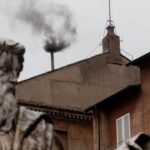 Fumata negra en el Vaticano tras primera votación del cónclave