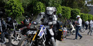 Frenan a motociclistas en intento de protesta durante visita de Sheinbaum
