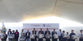 Con inversión de 2 mdp, entrega Armando Aguirre uniformes a policías de Coronango