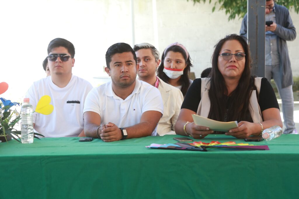 Entrega Gabriela Chumacero apoyos del Programa de Obra Comunitaria ...
