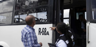 Más de 350 transportistas en riesgo de quedarse sin placas; alertan de fraudes con coyotes
