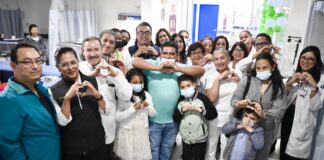 Tras un exitoso trasplante en el Hospital para la Niñez Poblana, Juan Diego regresa a casa