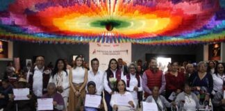 DIF Cholula mejora calidad de vida con entrega de bastones y andaderas