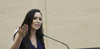Grace Palomares mantiene firme su intención de separarse, pero aún tiene pendientes en el Congreso